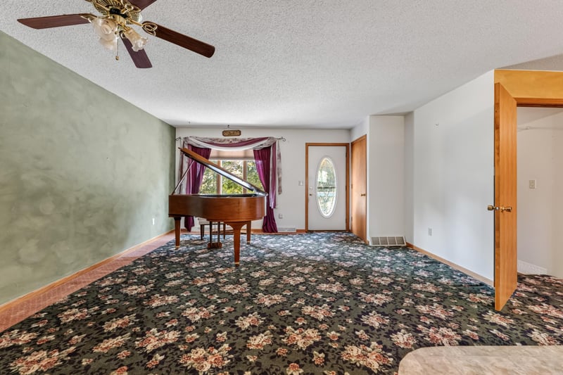 708 N Sprague St, Caledonia, MN 55921