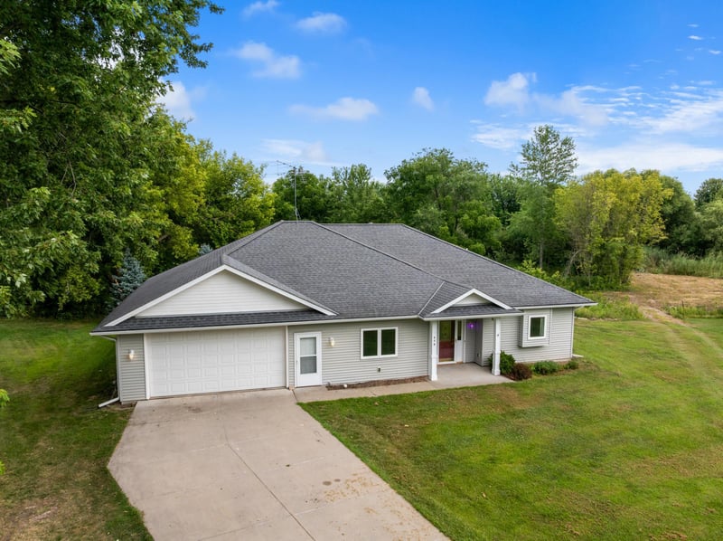 608 Parkview Cir, Delano, MN 55328