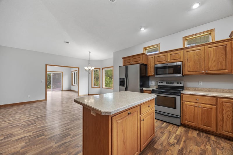608 Parkview Cir, Delano, MN 55328