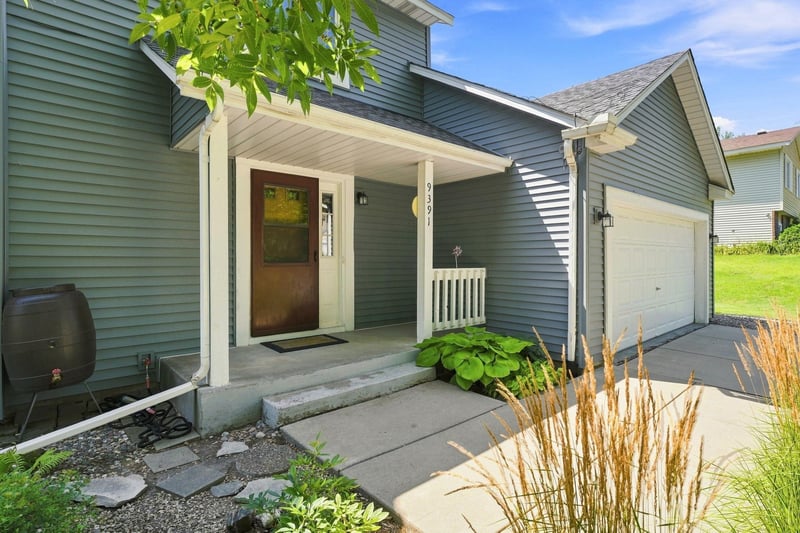 9391 Knighton Rd, Woodbury, MN 55125
