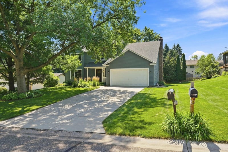 9391 Knighton Rd, Woodbury, MN 55125