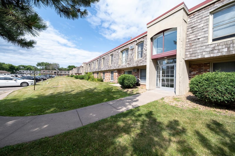 917 11th Ave S #2, Hopkins, MN 55343