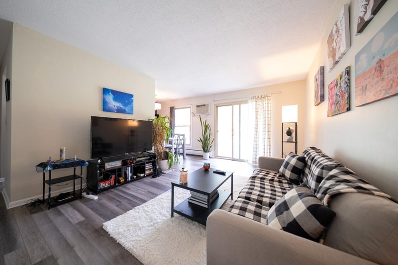 917 11th Ave S #2, Hopkins, MN 55343