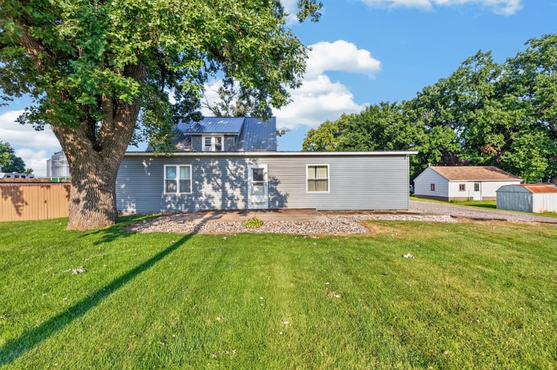 304 5th Ave N, Brownton, MN 55312