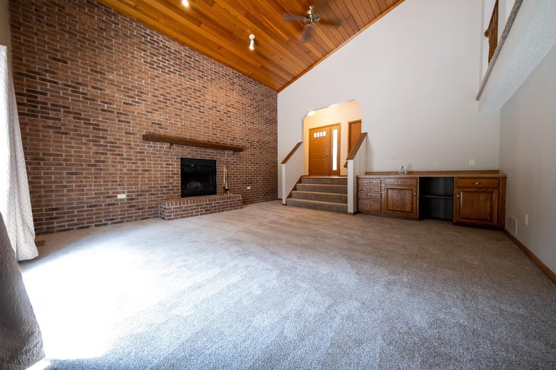 2048 128th Ln NW, Coon Rapids, MN 55448
