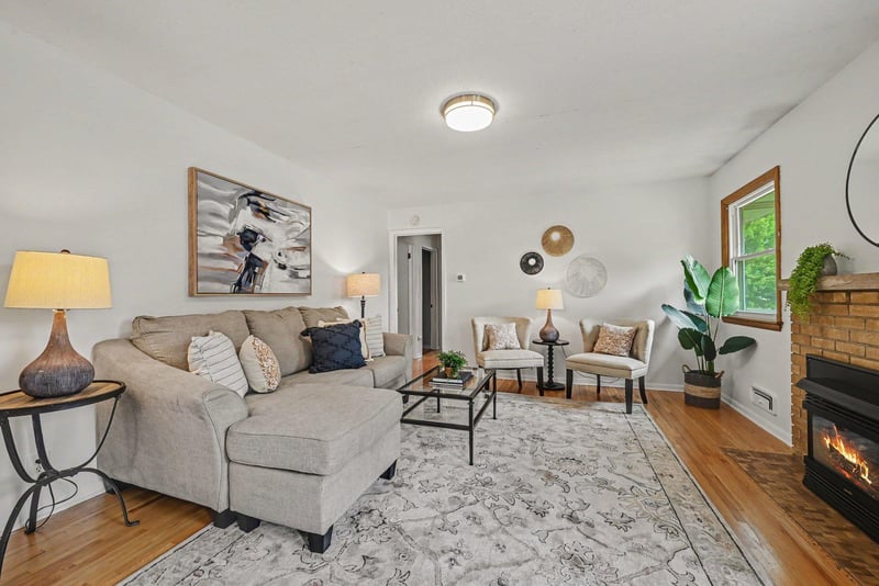 2733 Parkview Blvd, Robbinsdale, MN 55422