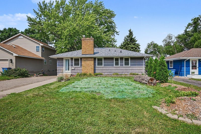 2733 Parkview Blvd, Robbinsdale, MN 55422