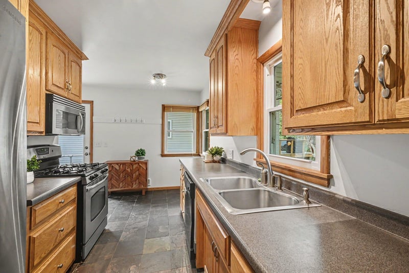 2733 Parkview Blvd, Robbinsdale, MN 55422