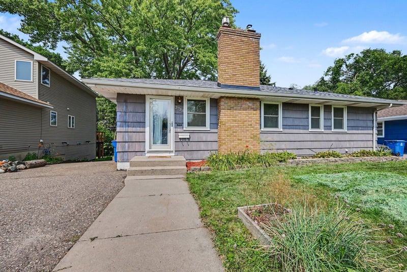 2733 Parkview Blvd, Robbinsdale, MN 55422