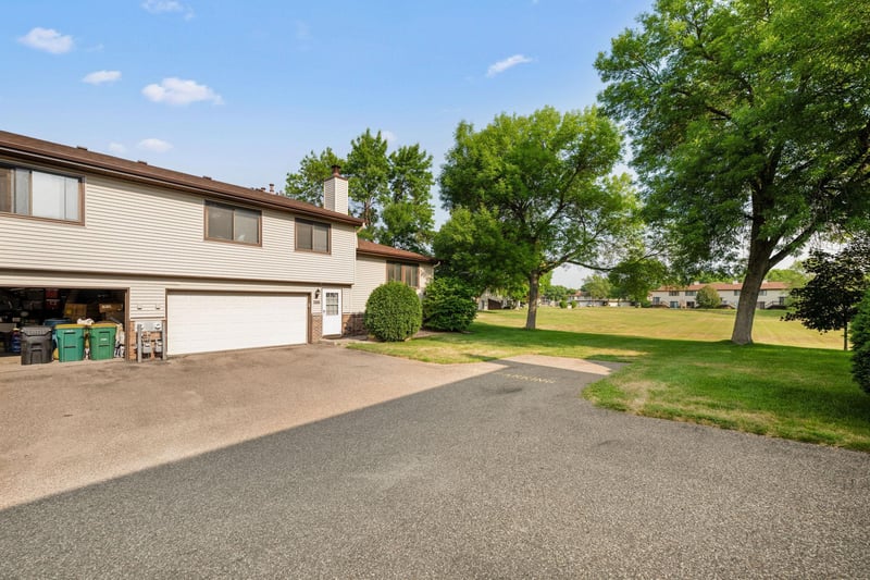 8717 N Maplebrook Cir, Brooklyn Park, MN 55445
