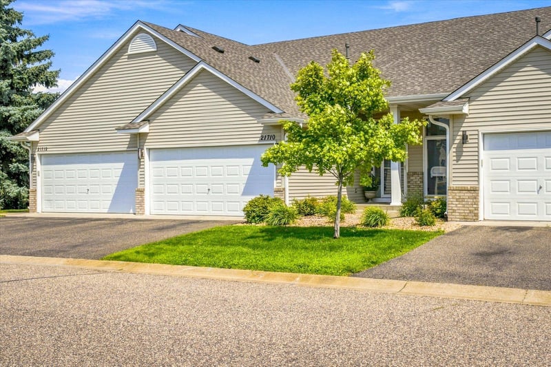 21710 Evergreen Trl, Rogers, MN 55374