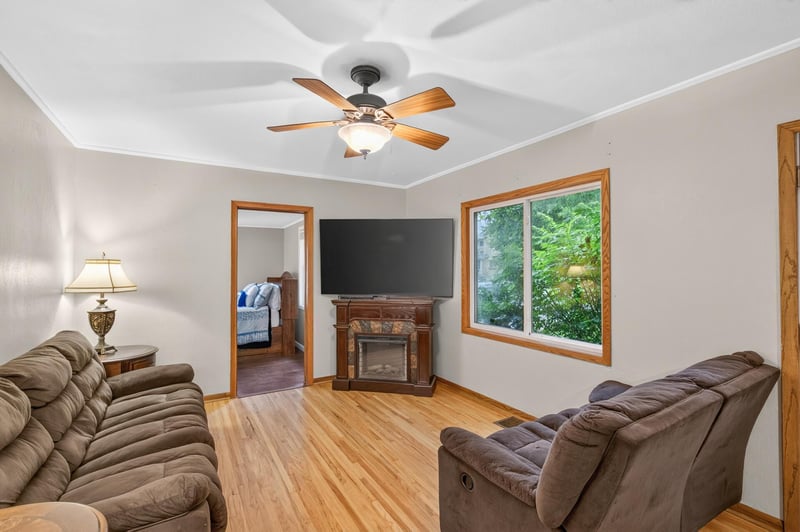 413 3rd Ave E, Shakopee, MN 55379