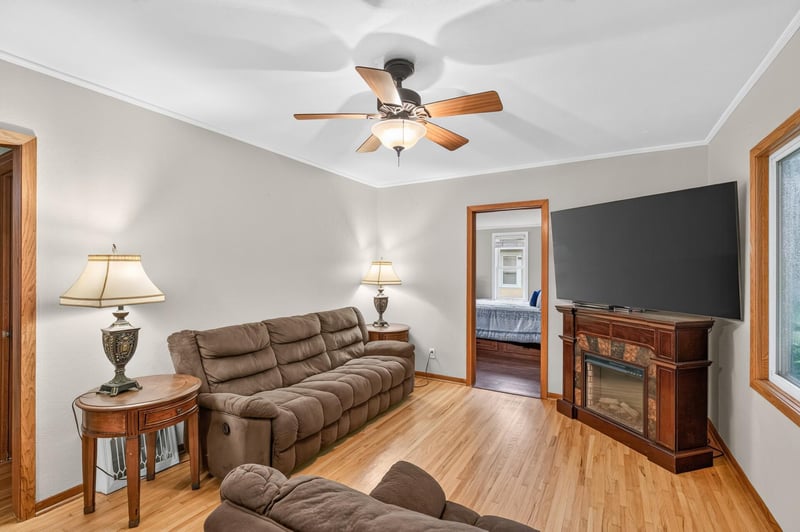 413 3rd Ave E, Shakopee, MN 55379