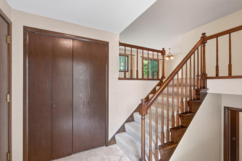 1858 Merrill St, Roseville, MN 55113