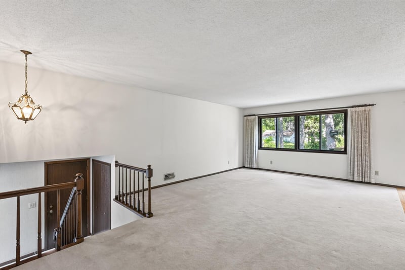 1858 Merrill St, Roseville, MN 55113