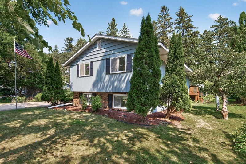 1858 Merrill St, Roseville, MN 55113