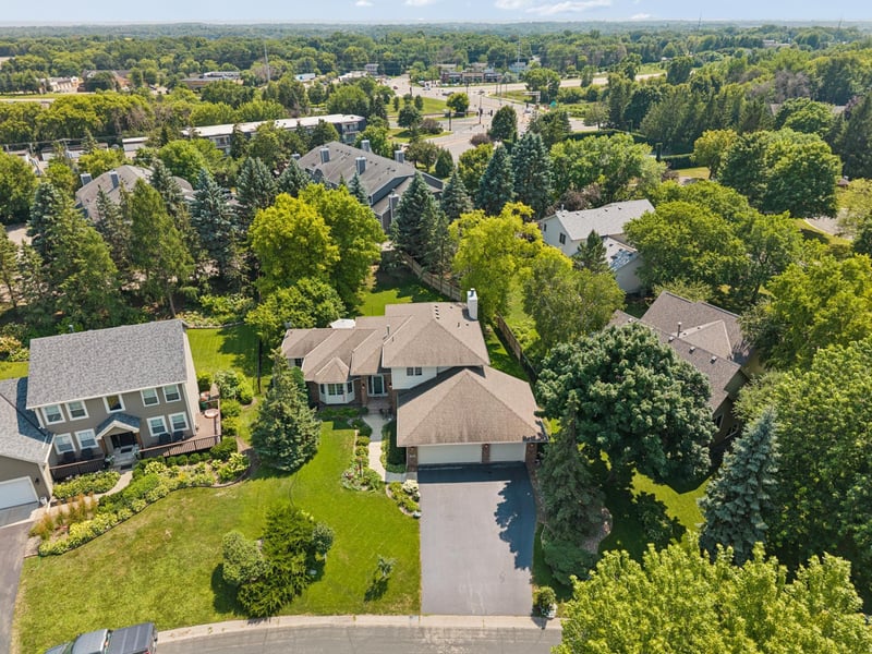 191 South Shore Ct, Chanhassen, MN 55317
