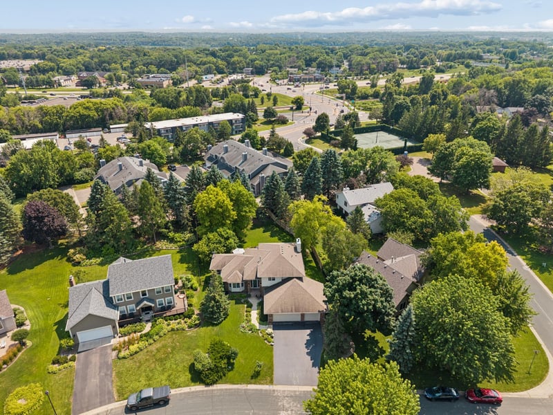 191 South Shore Ct, Chanhassen, MN 55317