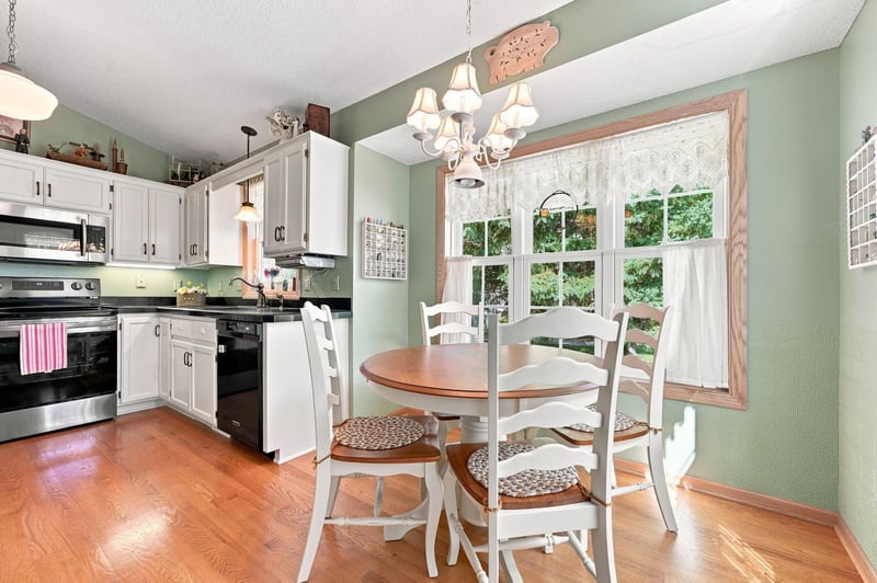 132 Wedgewood Ct, Mahtomedi, MN 55115