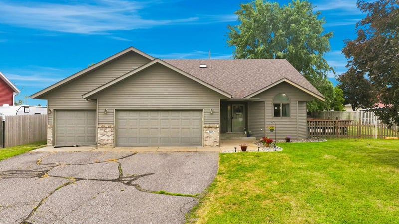 405 15th St N, Sauk Rapids, MN 56379