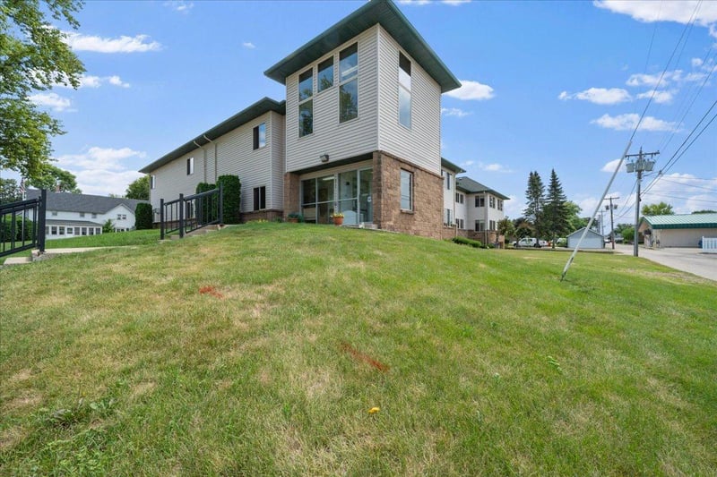 912 Hawthorne St #104, Alexandria, MN 56308
