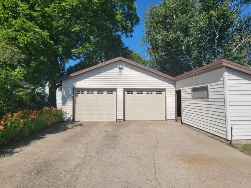 460 4th Ave S, Isle, MN 56342