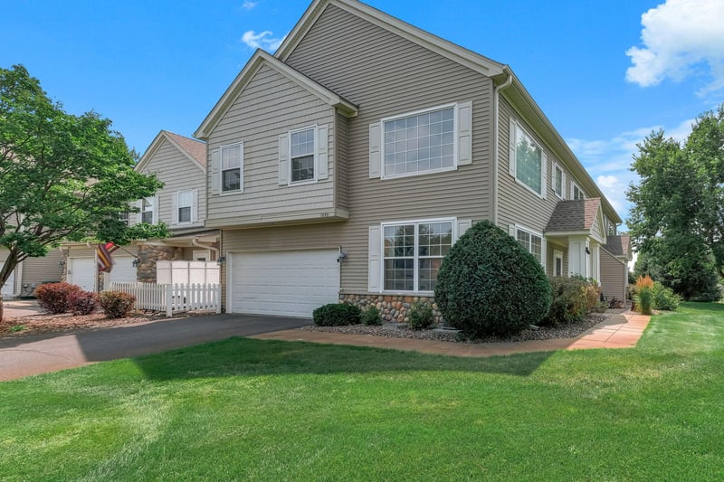 1899 Wildflower Ct, Shoreview, MN 55126
