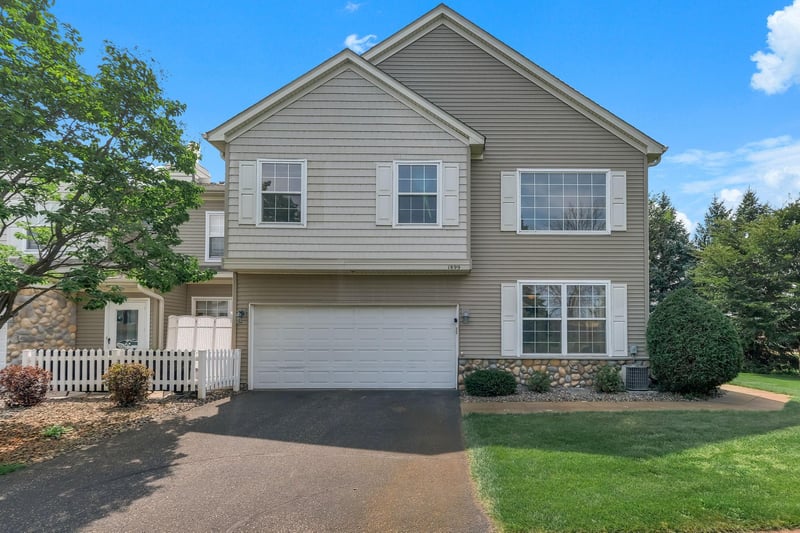 1899 Wildflower Ct, Shoreview, MN 55126