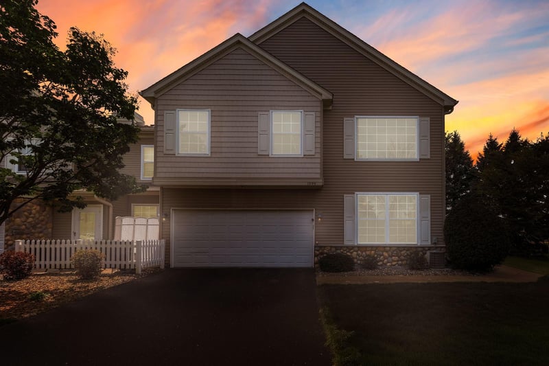 1899 Wildflower Ct, Shoreview, MN 55126