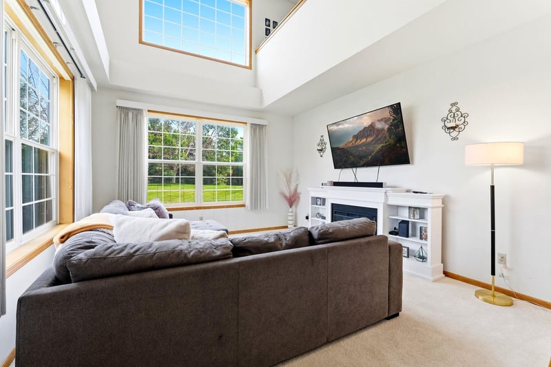 1899 Wildflower Ct, Shoreview, MN 55126