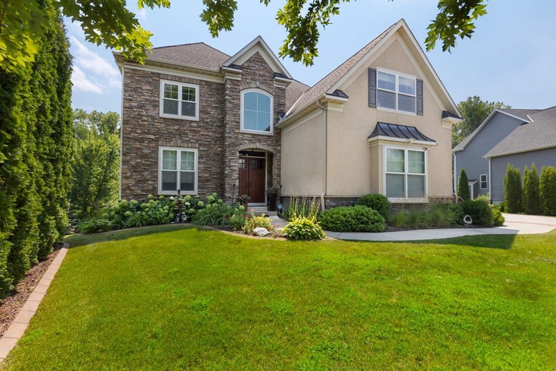 10033 Frederick Pl, Eden Prairie, MN 55347