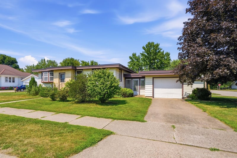 407 W Buckman St, Augusta, WI 54722