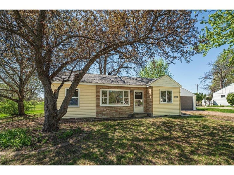 140 Carol Ln, West Saint Paul, MN 55118