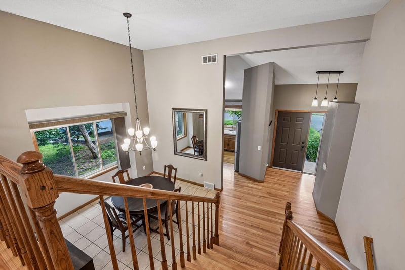 1705 White Oak Dr, Chaska, MN 55318