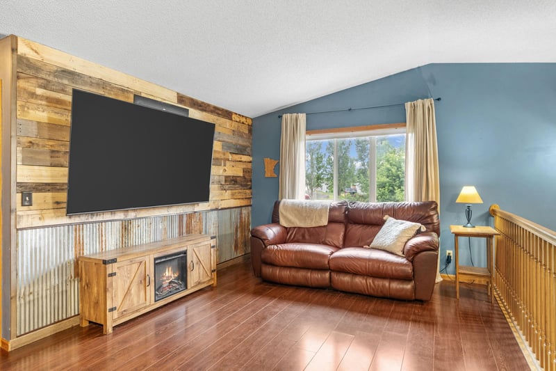 6 Nina Ct SW, Isanti, MN 55040