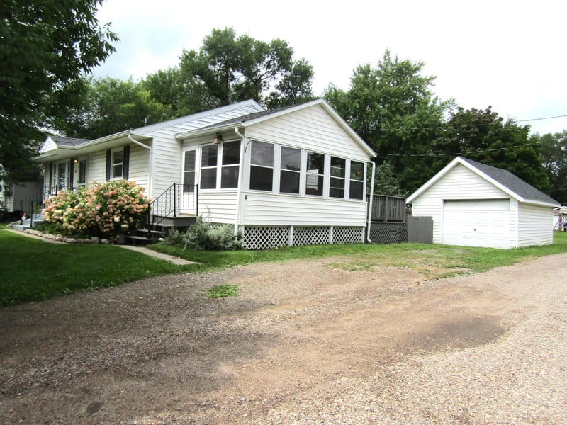 1316 11th Ave, Clarkfield, MN 56223