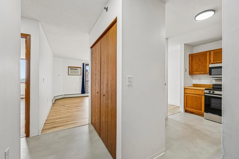 6500 Woodlake Dr #702, Richfield, MN 55423