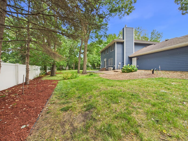 2527 Colony Cir, Saint Cloud, MN 56303