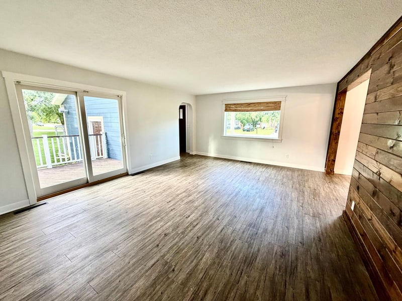 507 6th St NE, Roseau, MN 56751