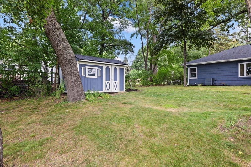 5415 Twin Lake Blvd E, Brooklyn Center, MN 55429