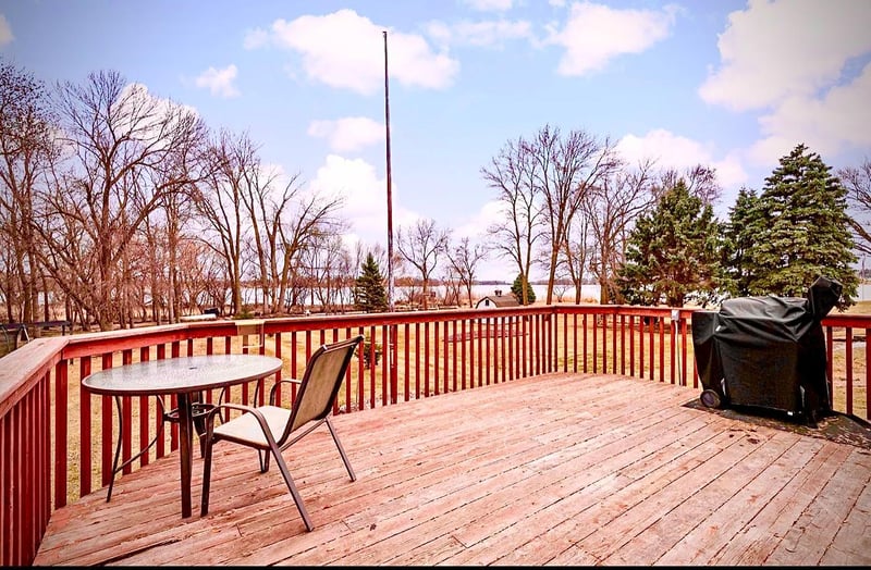 141 Fairlawn Ave E, Winsted, MN 55395