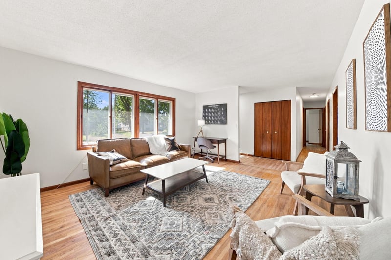 1430 Selby Ave, Saint Paul Park, MN 55071