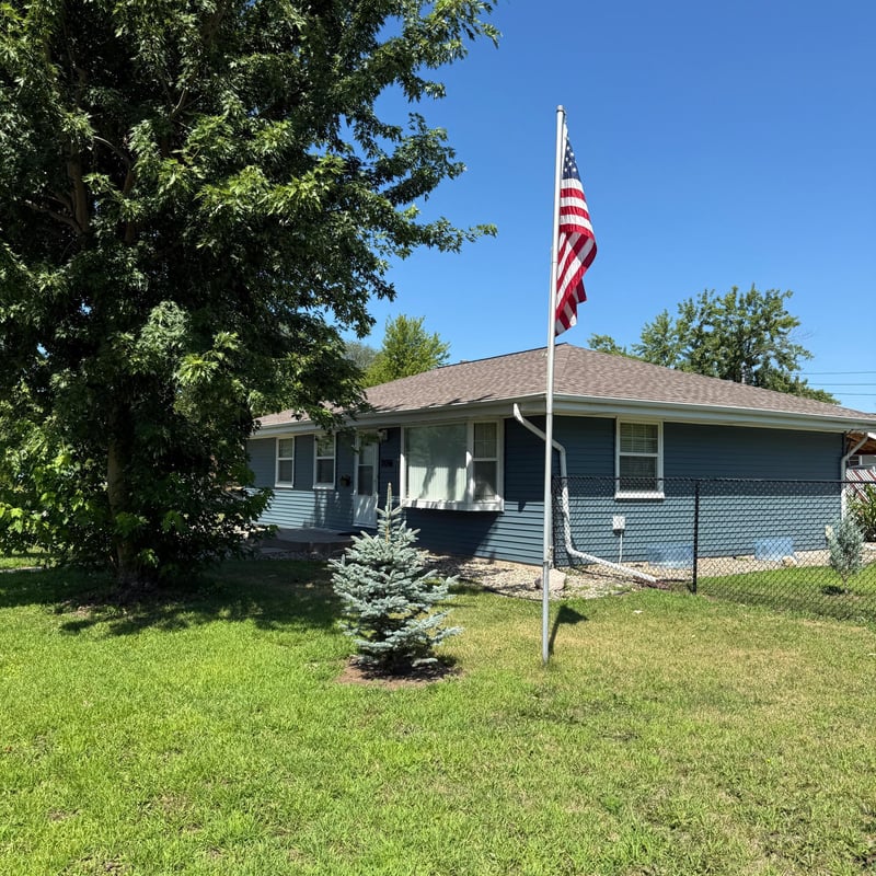2016 W 90th St, Bloomington, MN 55431