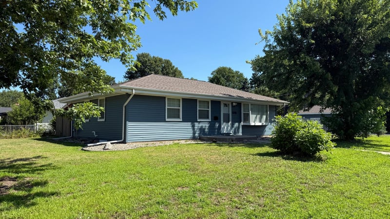 2016 W 90th St, Bloomington, MN 55431