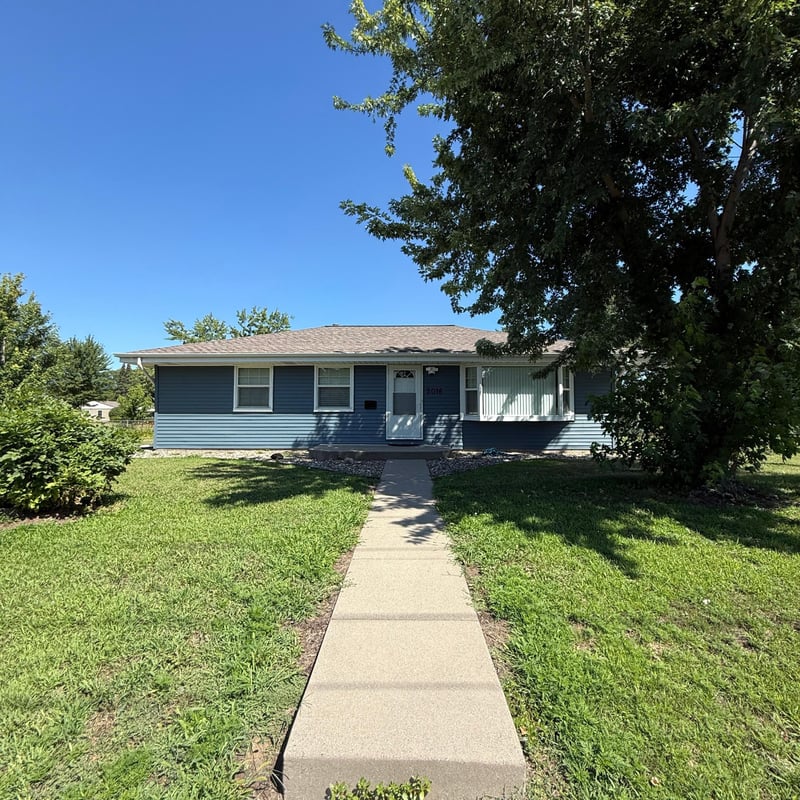 2016 W 90th St, Bloomington, MN 55431