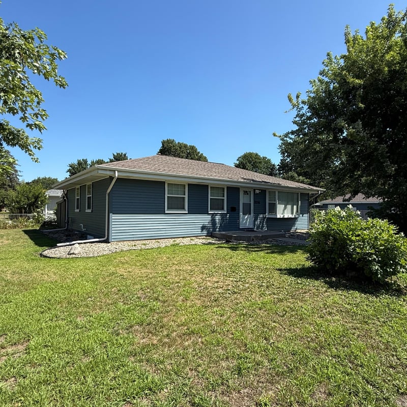 2016 W 90th St, Bloomington, MN 55431