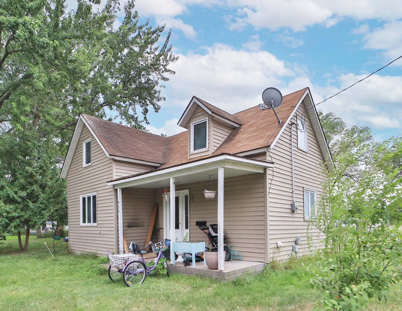 400 5th St SW, Little Falls, MN 56345
