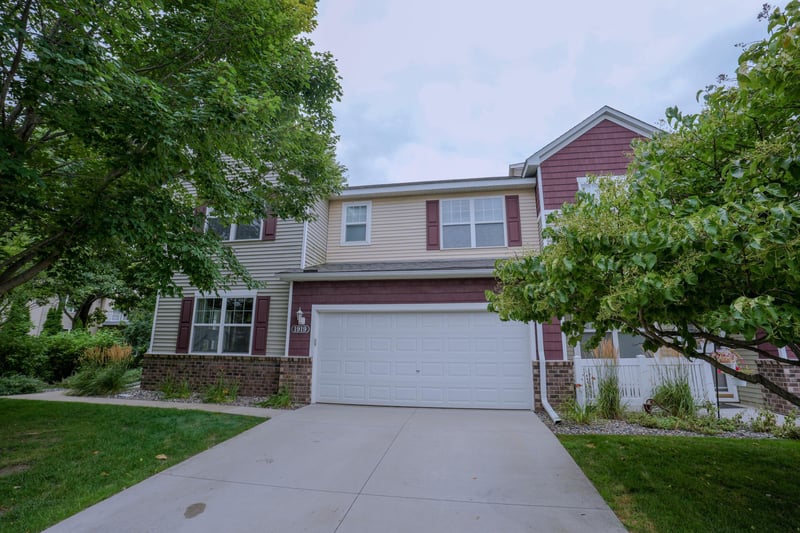 1919 Sierra Dr #1401, Hastings, MN 55033