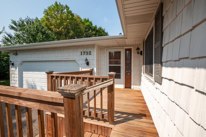 1732 Evergreen Dr, Woodbury, MN 55125
