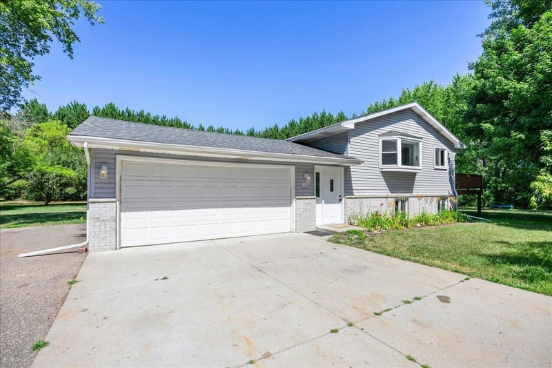 107 221st Ave NW, Oak Grove, MN 55011